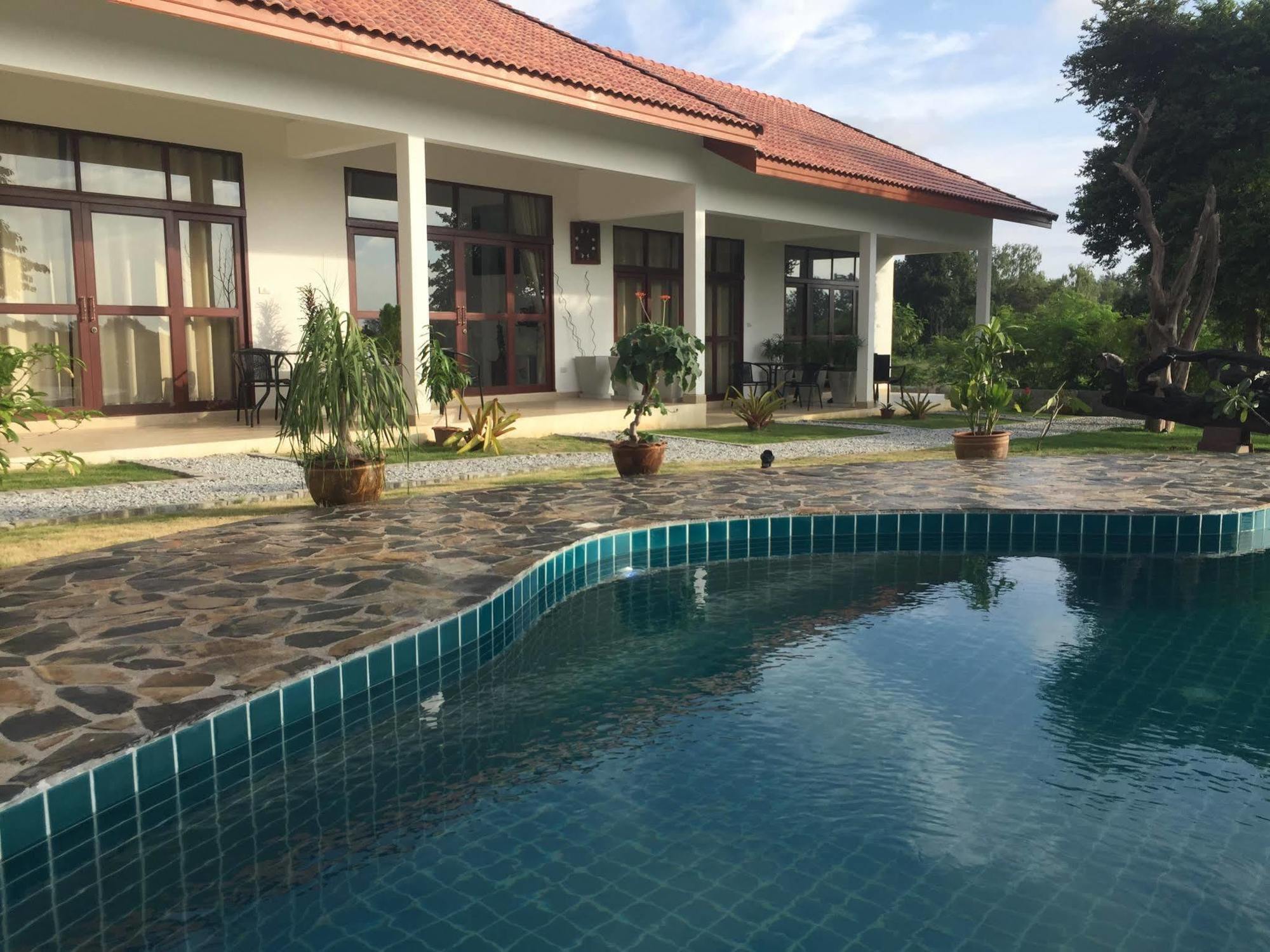 Tree Roots Retreat Hotel Rayong Exterior foto